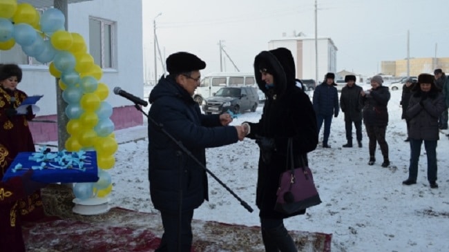 В Акмолинской области выдали квартиры детям-сиротам