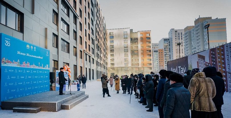 В столице снесли аварийный долгострой и построили новый ЖК