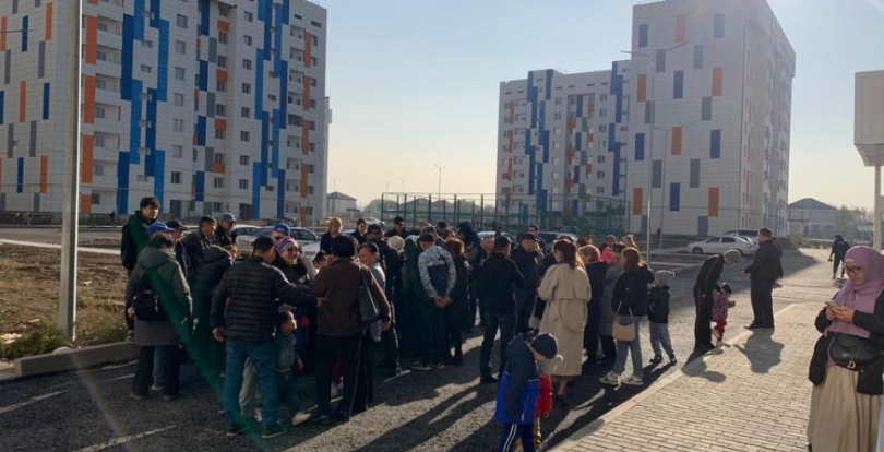 Алматыда кезекте тұрған 46 отбасы жаңа тұрғын үй кешенінен пәтер кілтін алды
