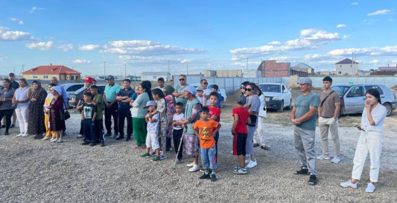 В Семее многодетным семьям вручили ключи от новых домов