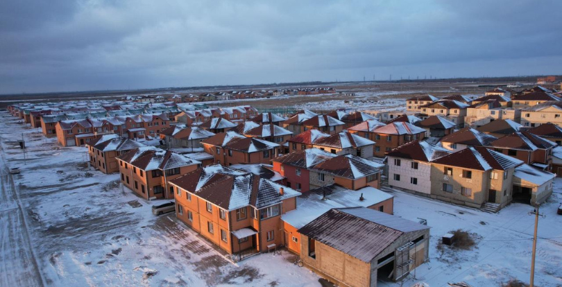 «16 лет без документов на жилье»: проблему жителей микрорайона решили в Астане