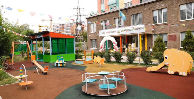 В Алматы на первом этаже частного ЖК впервые открыли государственный садик