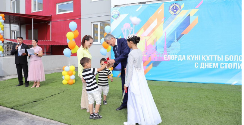 Ключи от новых квартир получили 80 очередников Абая