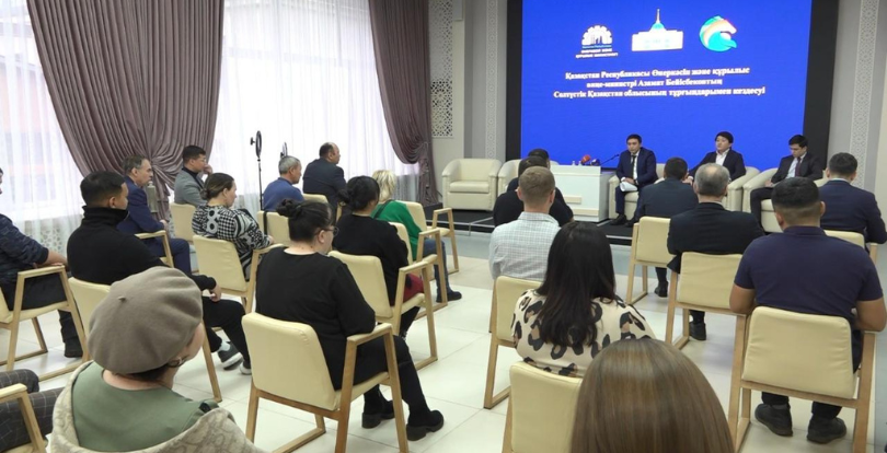 Вице-министр промышленности и строительства РК Азамат Бейспеков провел встречу с жителями Северо-Казахстанской области