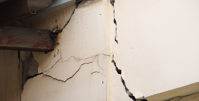 Актюбинцы вынуждены покидать свои квартиры в аварийных домах