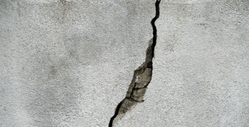 Түркістан облысында мемлекеттік бағдарлама бойынша салынған көпқабатты үй іргесі қағады