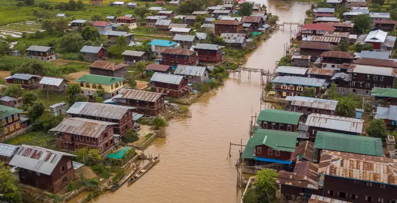 В Уральске началось переселение из зоны подтопления на берегу Жайыка