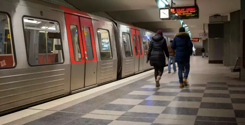 Алматыда жаңа метро желісін салуға арналған ғимараттарды бұзу басталды.