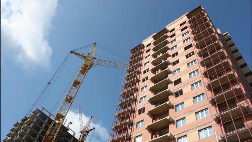 В Шемонаихе завершают строительство дома для переселенцев с юга