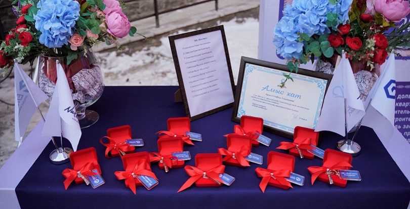 Дольщики проблемного ЖК «Жеті жол» получили ключи от своих квартир в Нур-Султане