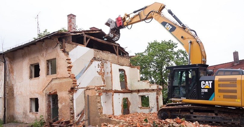 По проспекту Райымбека в Алматы снесут ветхие дома