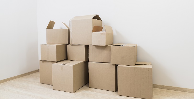 Казахстанцы с 2022 года будут платить налог на кладовку и парковочное место